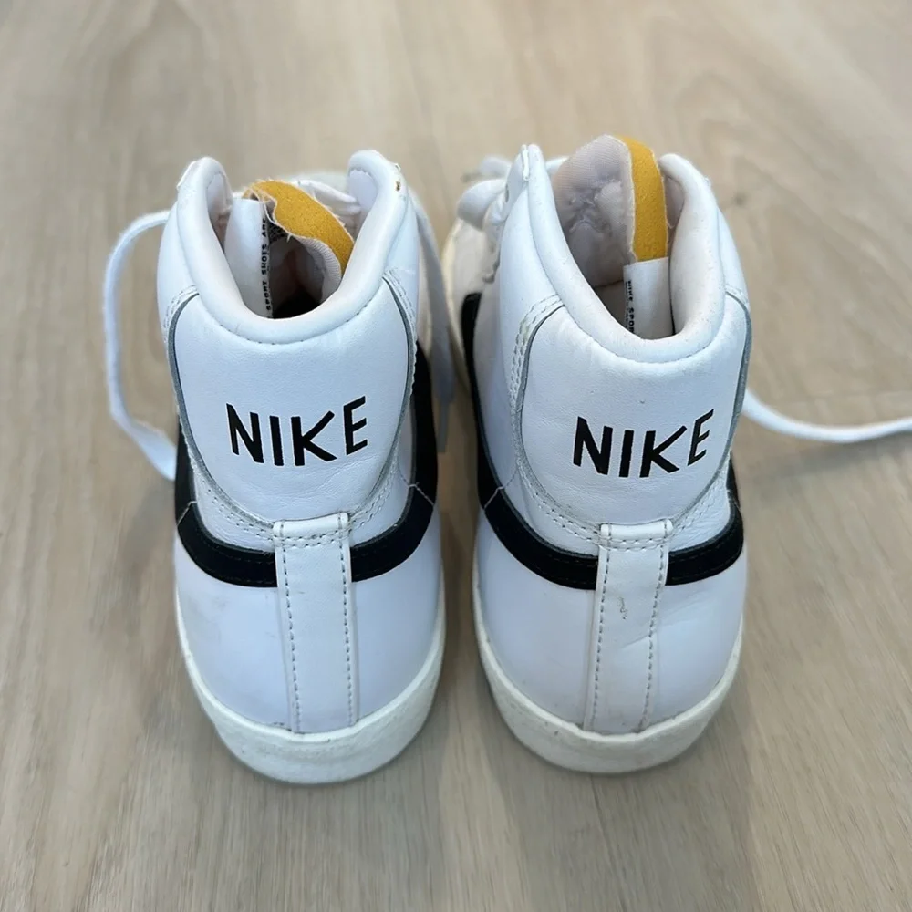 Nike White Blazer Mid ‘77 high top sneaker size 7.5 women’s